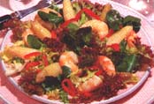 Slaatje van scampi met aspergepunten